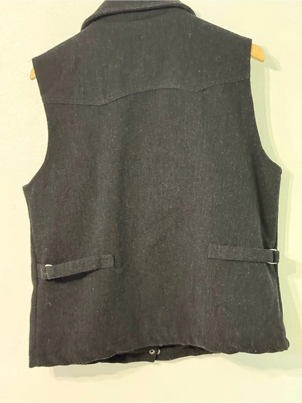 Wyoming Traders Montana Women's Black Button-Front Vest virgin wool large
